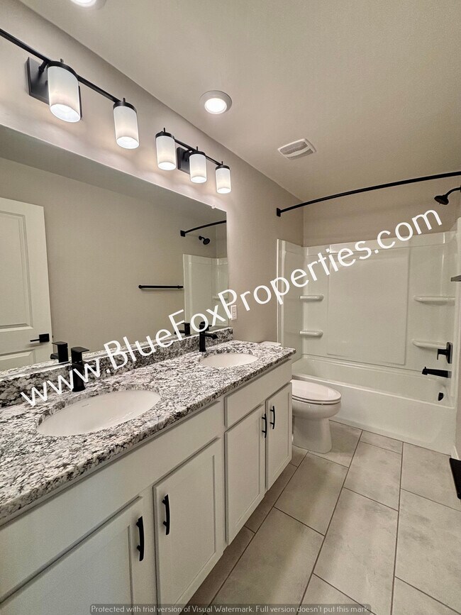 Building Photo - 1048 E Descent St