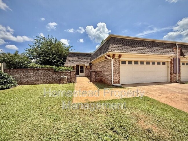 Building Photo - 12308 Green Valley Dr