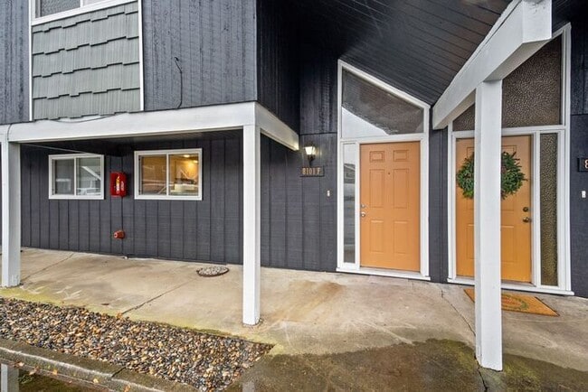 Building Photo - Beautiful Rustic-Style 1-bedroom Apartment...