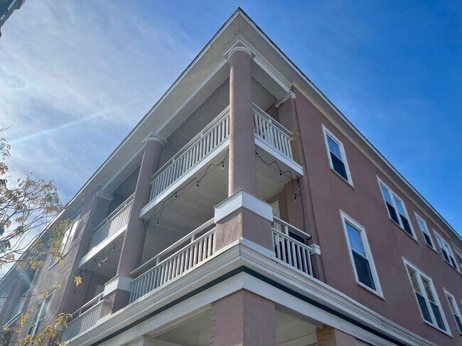 Building Photo - 375 Walden St