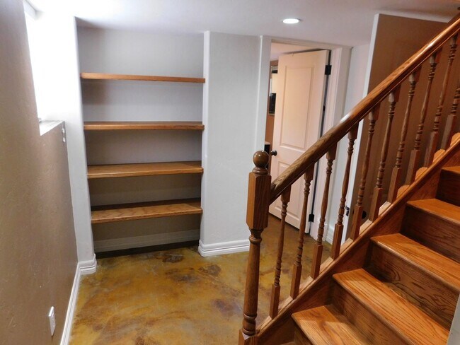 Building Photo - LARGE 3 bed 2 bath home in downtown GJ!!!!