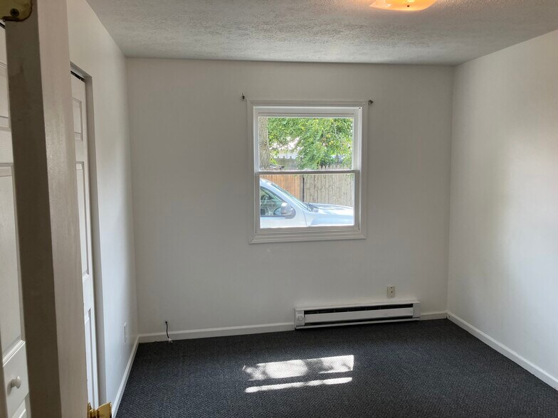Building Photo - 908 Summit St