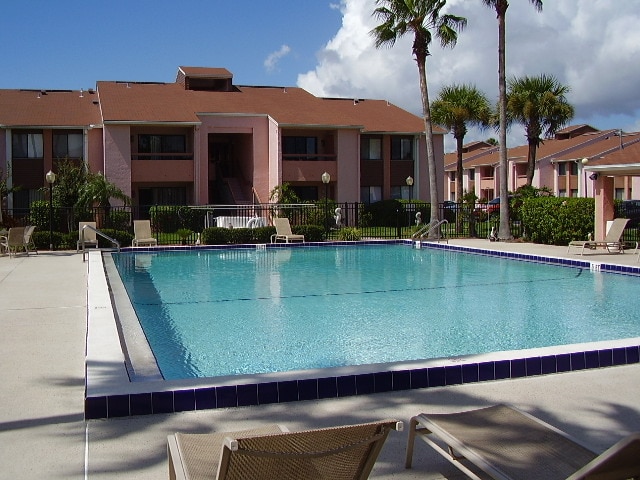 Building Photo - 5293 Vineland Rd