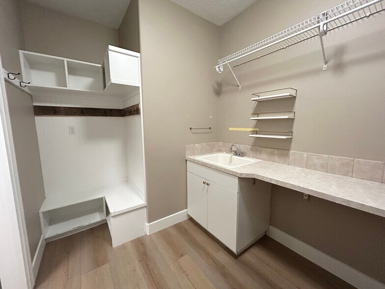 Building Photo - 5535 N Lolo Pass Ave