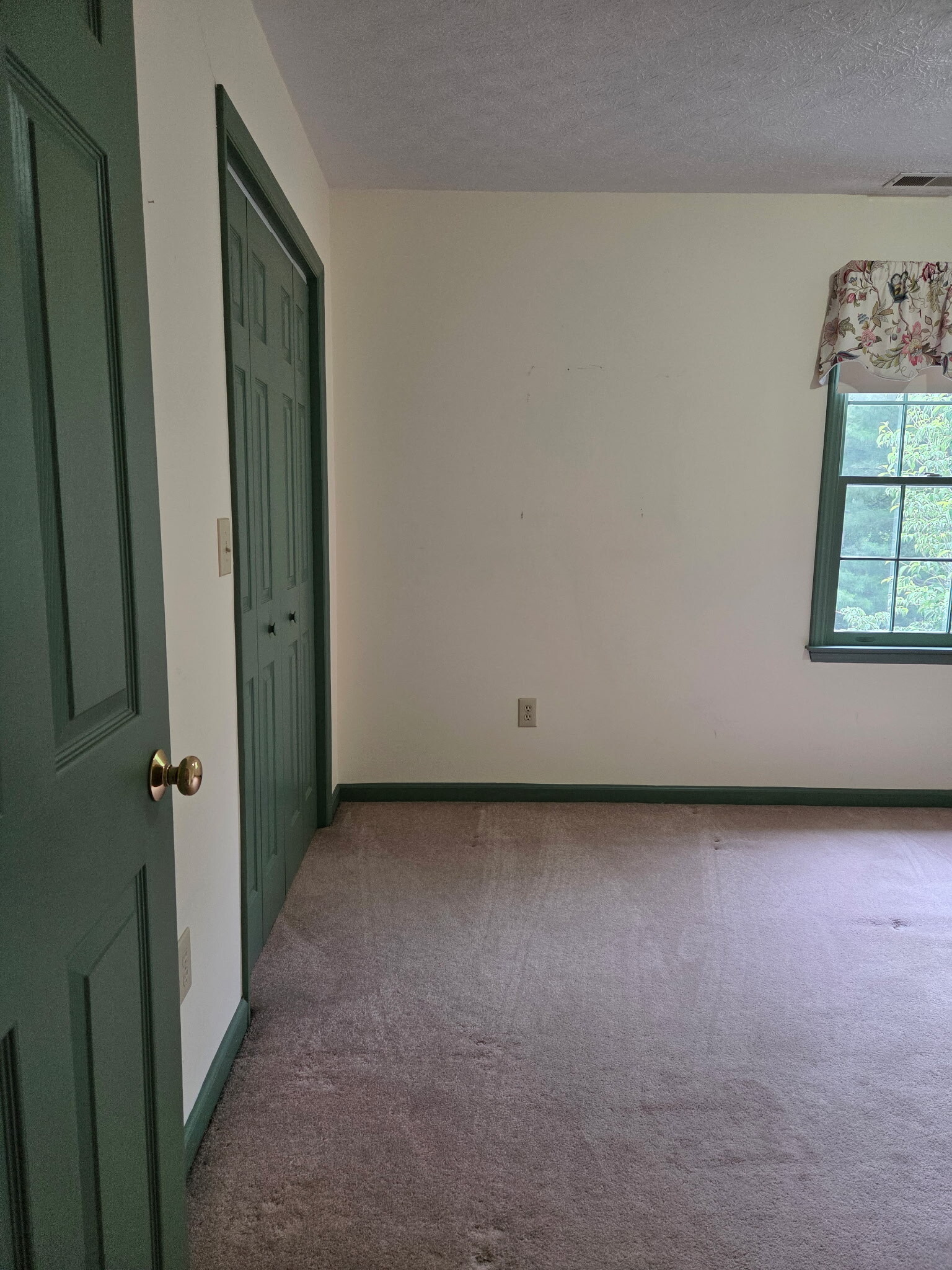 Building Photo - 305 Seminole Dr