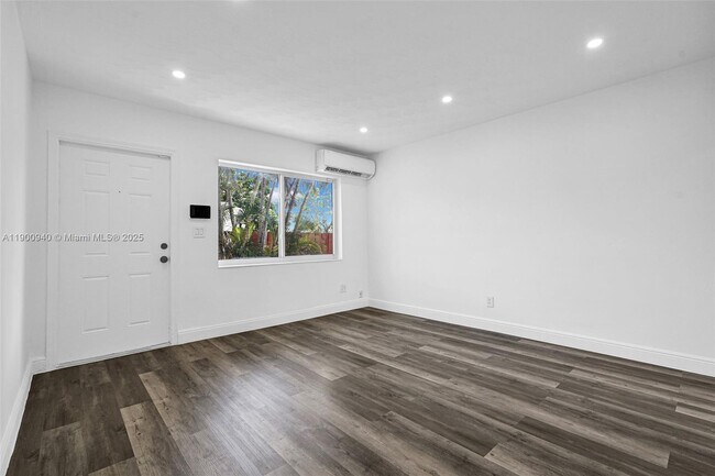 Building Photo - 2212 Roosevelt St