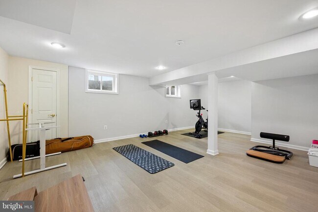 Building Photo - 13625 Middlevale Ln