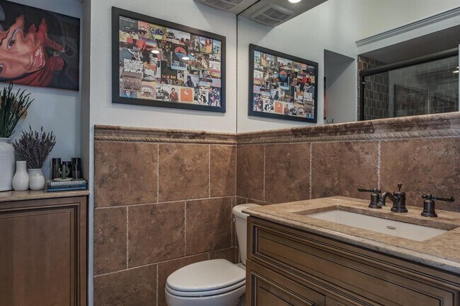 Building Photo - 5949 Seabird Dr S