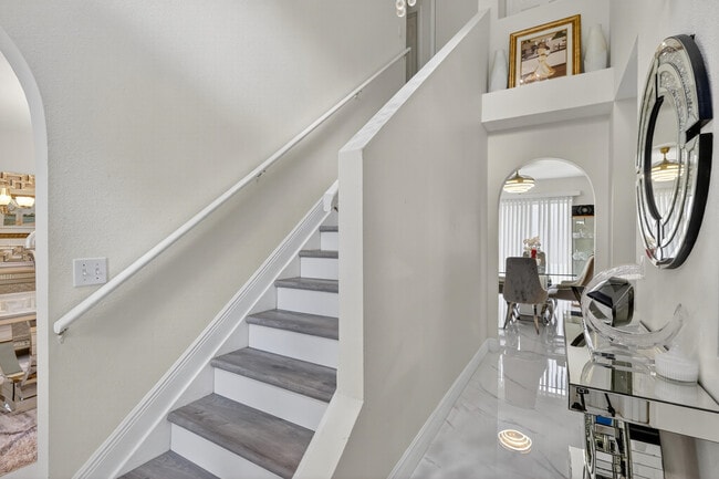 Building Photo - 1676 SW Mackey Ave