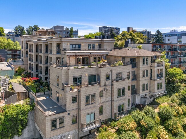 Building Photo - Luxury Penthouse with 600+ Sqft Terrace & ...