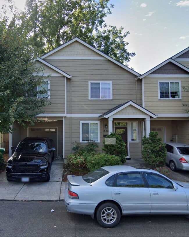 Building Photo - 808-846 NE 3rd St