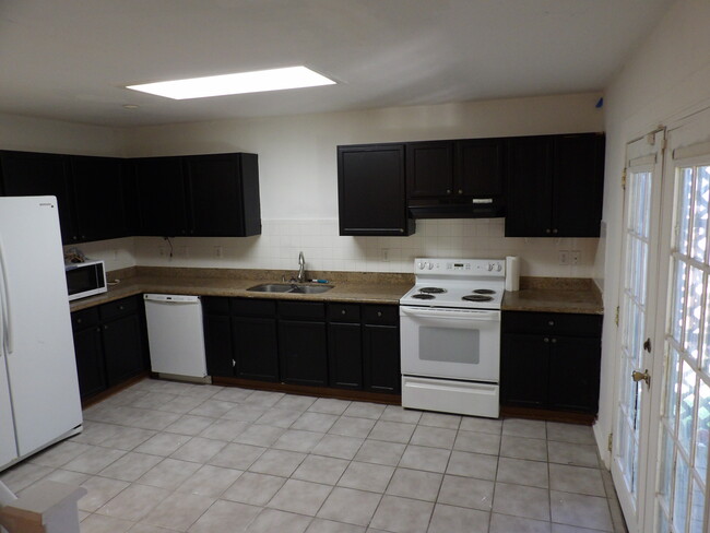 Building Photo - 6610 Beech Trail Dr