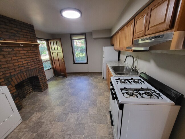 Kitchen - 306 Amabell St