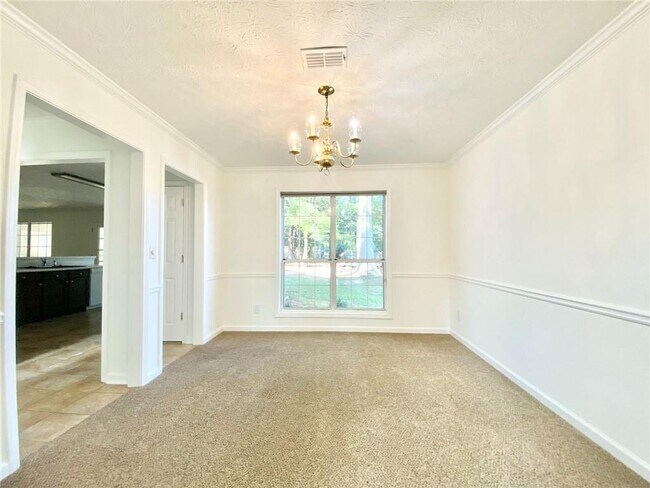 Building Photo - 640 Suwanee Lakes Cir NW