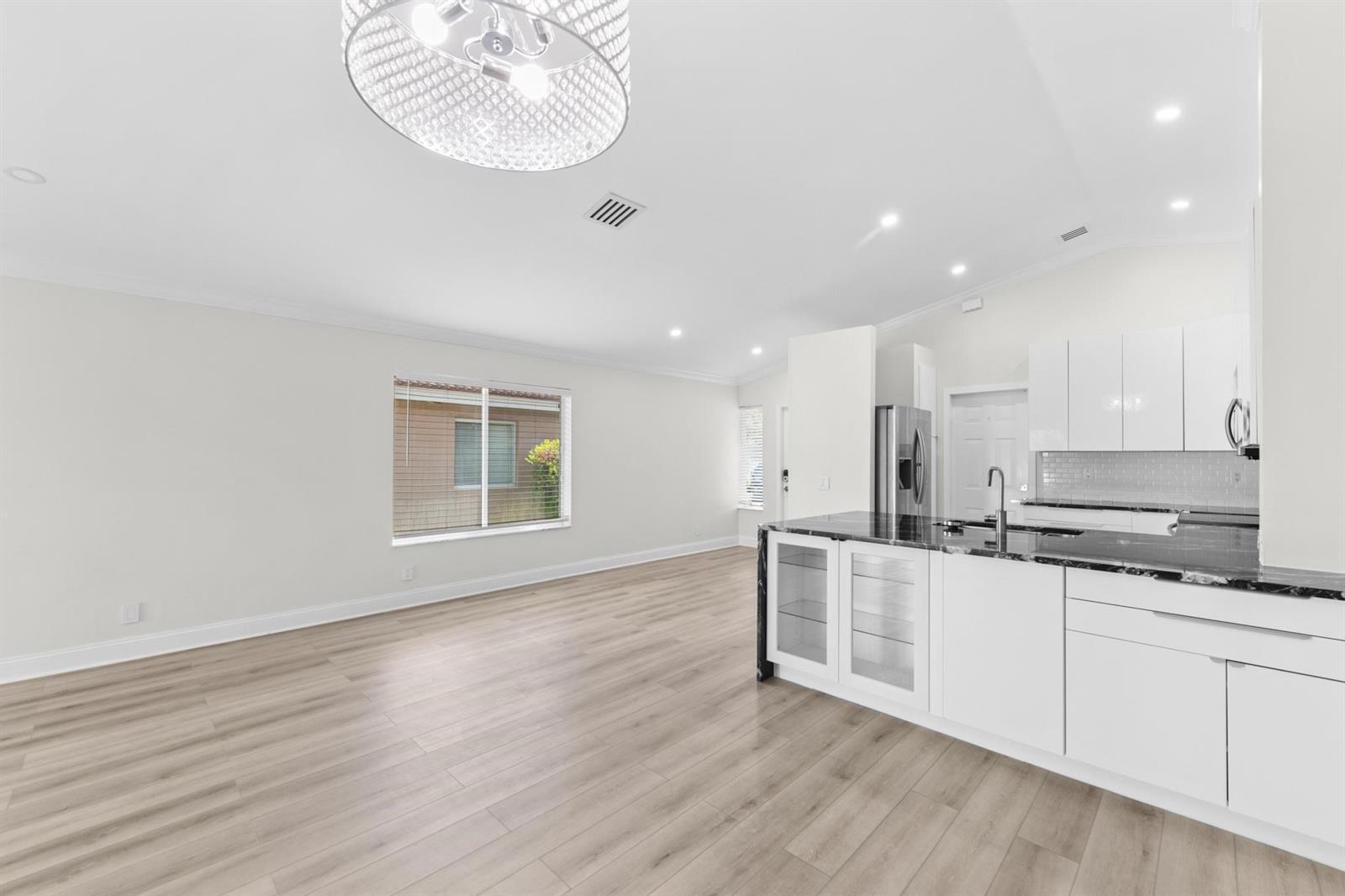 Building Photo - 1425 Majesty Ter
