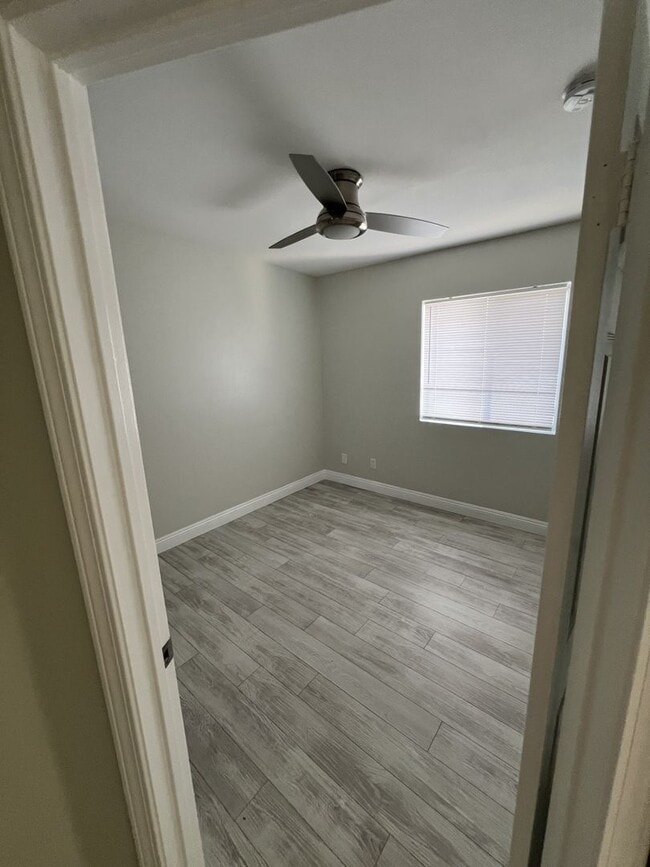 Building Photo - Spacious-Bright 3 Bedroom 2.5 Two story Bathroom Condo