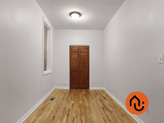 Building Photo - 1123 W 31st St