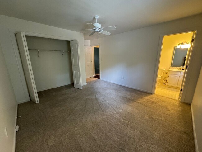 Building Photo - Nice Brick 2/2.5 Townhome in Atlanta- $2,750