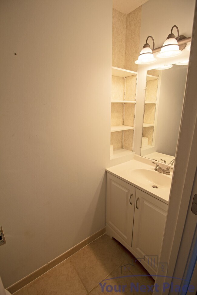 Building Photo - 4340 Chatsworth Cir