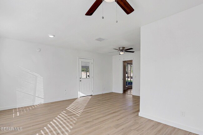 Building Photo - 4828 Ballerina Dr
