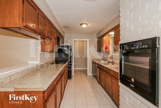 Building Photo - 2005 Tulsa St