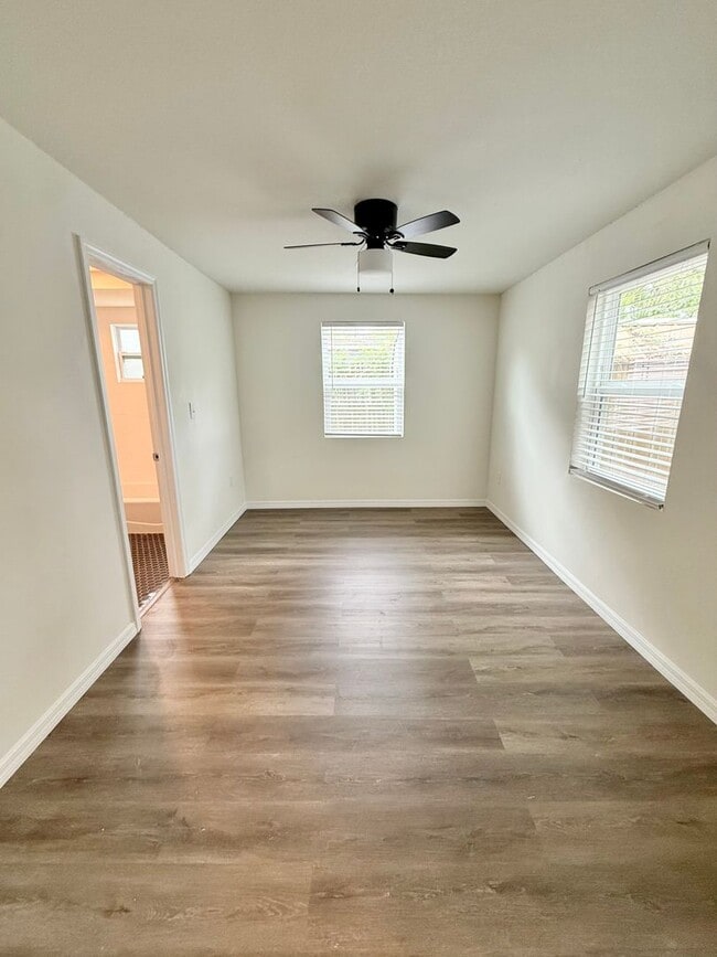 Building Photo - 122 E Hibiscus Dr