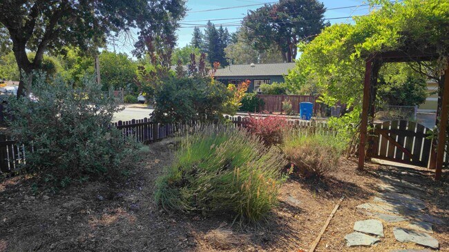 Building Photo - Family Neighborhood In The Heart of Roseland