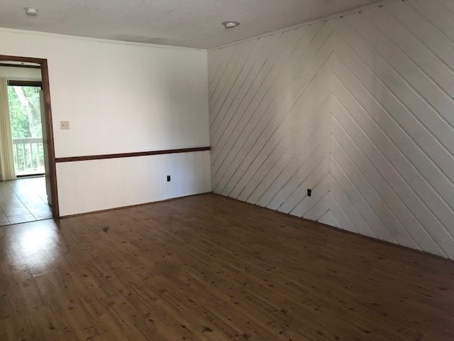 Building Photo - VISTA COURT!  2 Bedrooms/Lower Level Bonus...