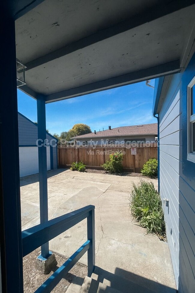 Building Photo - 2370 Lowell Ave
