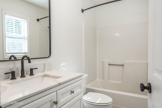 Building Photo - 145 Sandhurst Pl