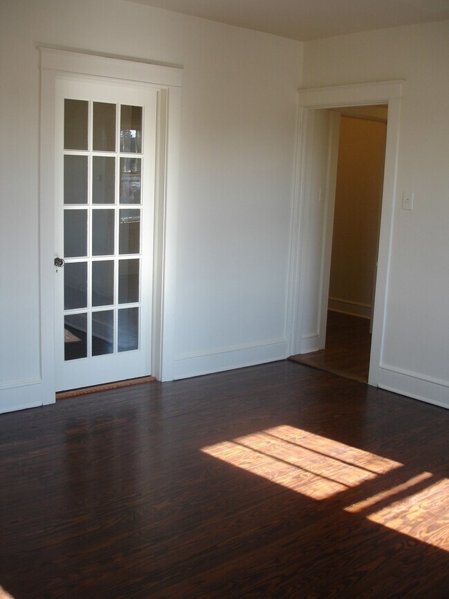 Building Photo - 1405 Oregon Pike