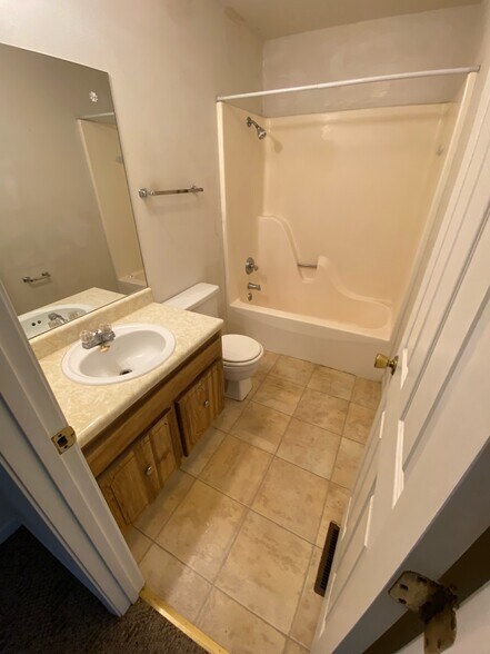 Building Photo - 1010 Jane Dr