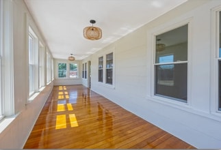 Building Photo - 318 Newton St