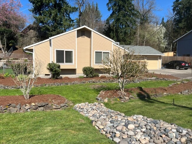 Primary Photo - Beautiful Newly Renovated 3 Bedroom Home