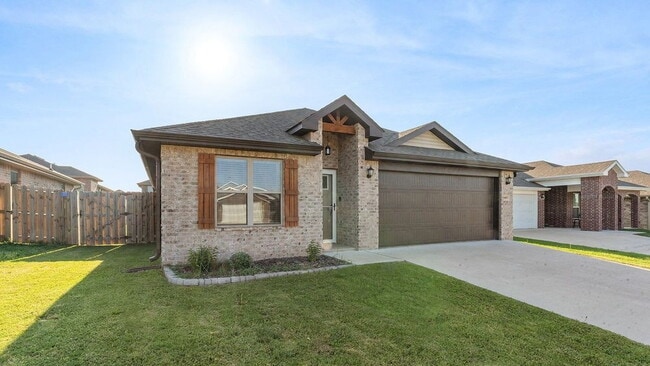 Building Photo - "Homey 4-Bedroom House in Bentonville – 1,433 Sq. Ft. of Comfort!"