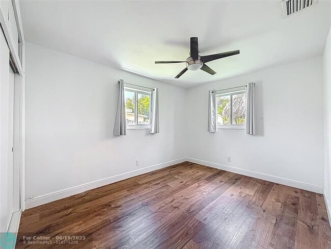 Building Photo - 50 NE 56th Ct
