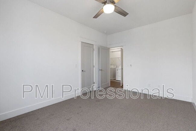 Building Photo - 227 S Bilbro Ave