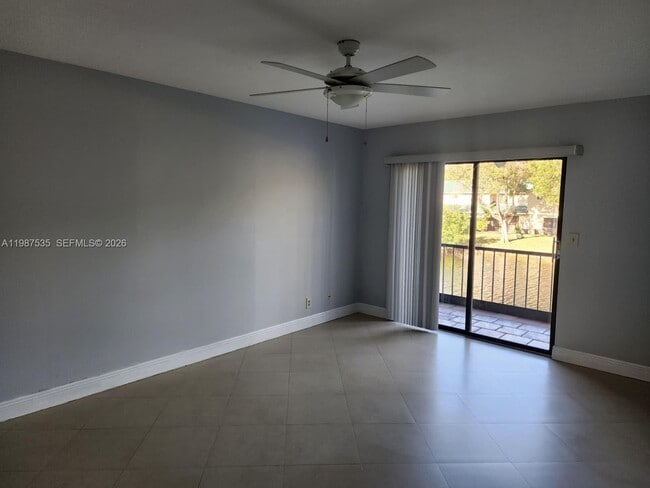 Building Photo - 537 N University Dr