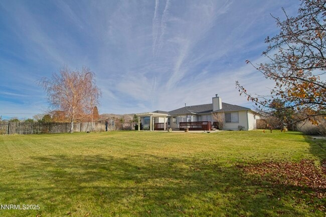 Building Photo - 1905 Lakeshore Dr