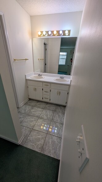 Building Photo - 64 Woodfield Pl
