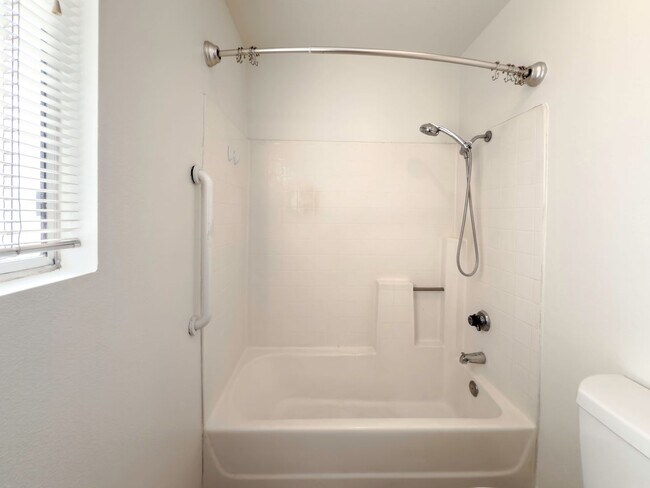 Building Photo - 2 Story, 3-Bedroom POOL + SOLAR Home in Wi...