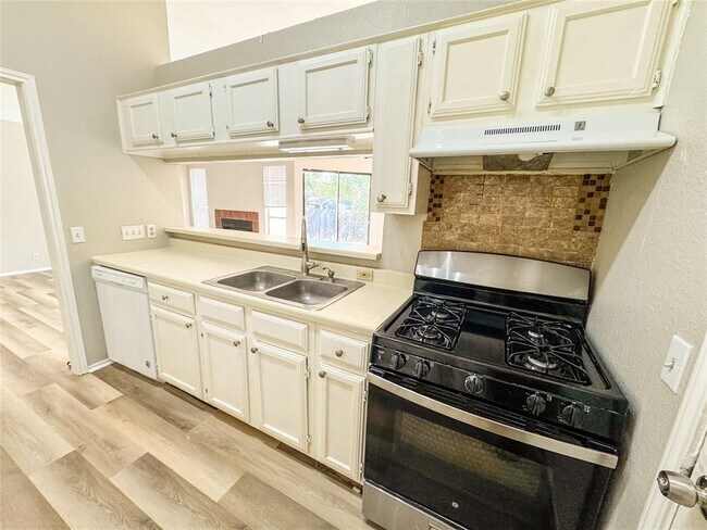 Building Photo - 2315 Windsong Trail