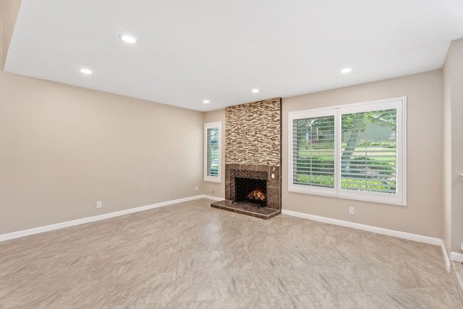 Building Photo - Beautiful Yorba Linda 3 Bedroom 2.5 Bathro...