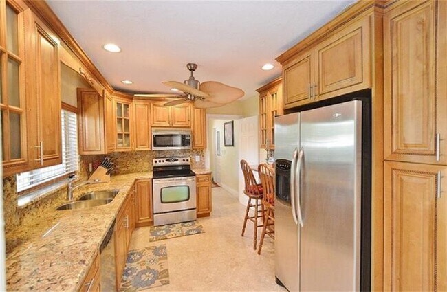 Building Photo - 361 SW 60th Ave