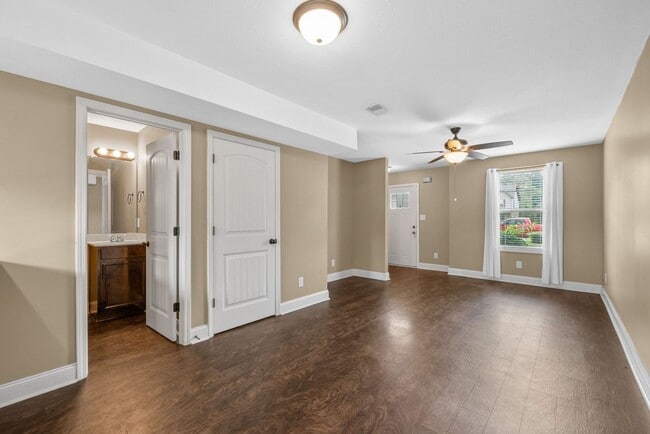 Building Photo - Pet Friendly Two Bedroom!