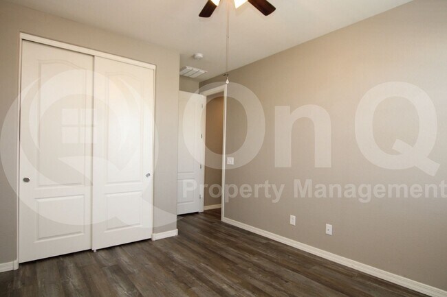 Building Photo - 17120 N 9th Pl