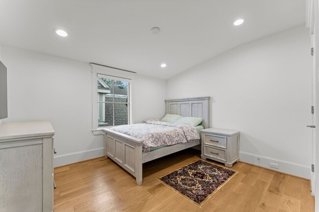 Building Photo - 426 Marshall St