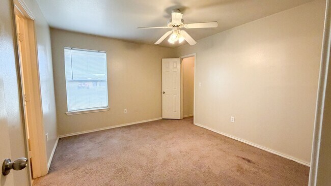 Building Photo - 517 N Brentwood Ave