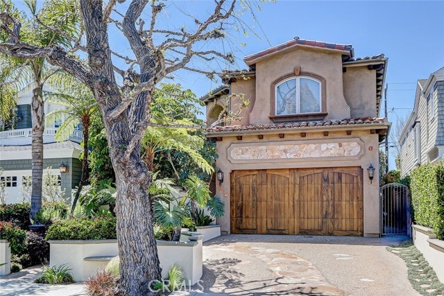 Building Photo - 3005 N Poinsettia Ave