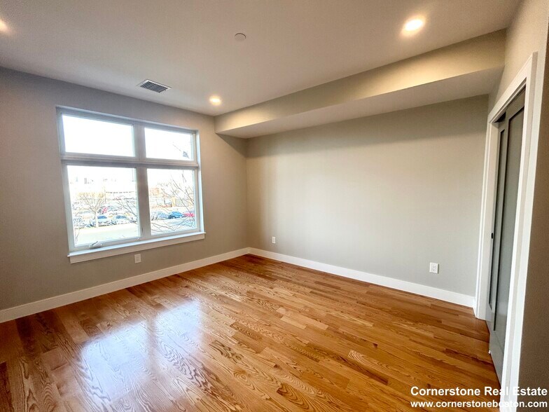 Building Photo - 16 Baker Ct